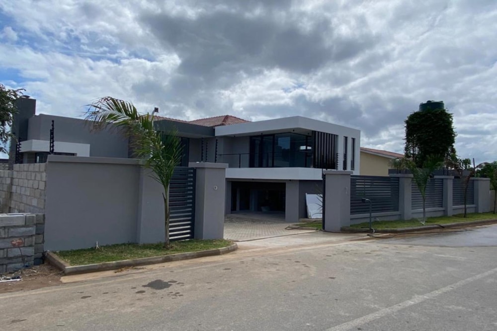 Double-storey house for sale in Roma, Zambia - 3ZA1653680