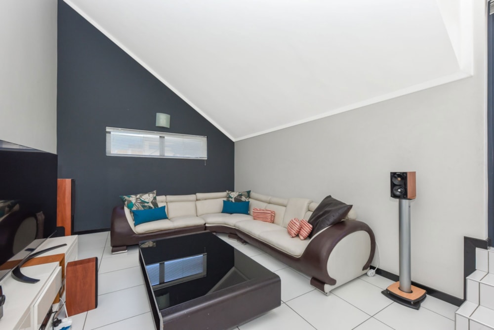 Apartment to rent in Paulshof - FYL1719518 Apartment to rent in Paulshof - FYL1719518