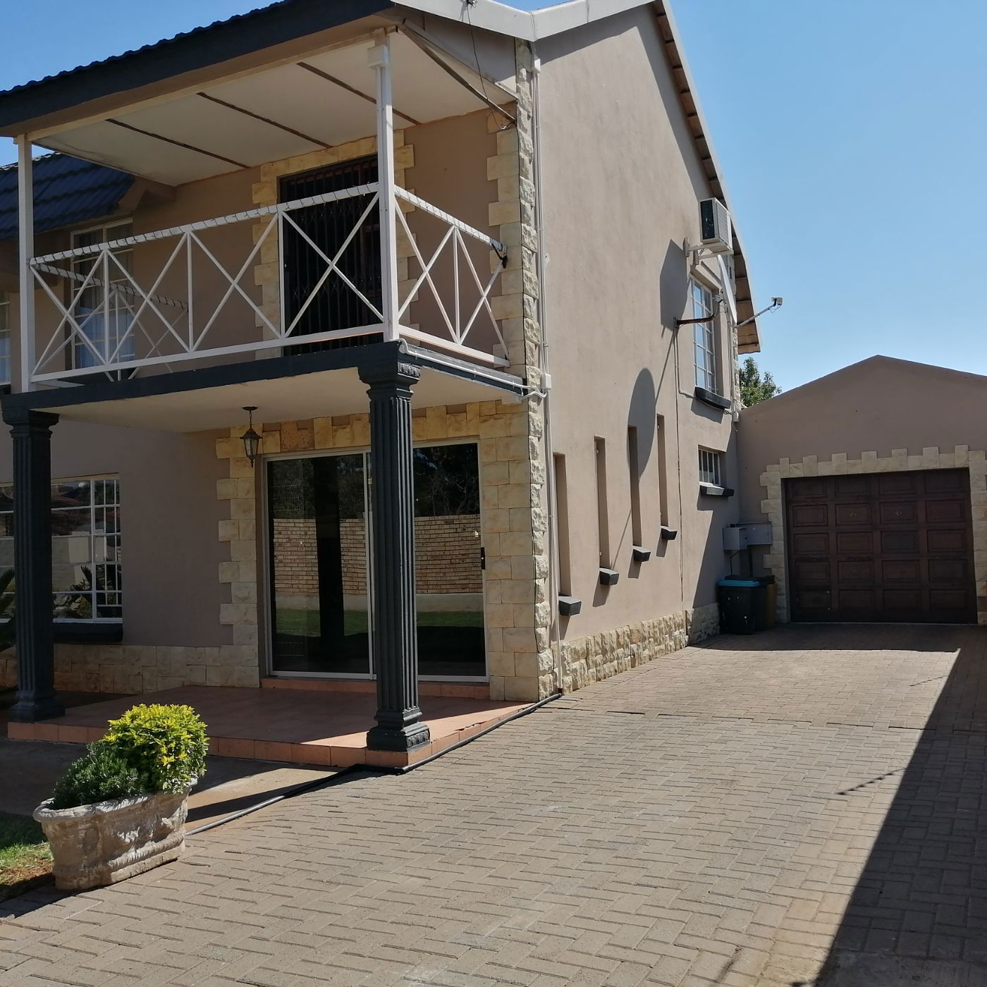 House for sale in Rhodesdene - 1KJ1656913