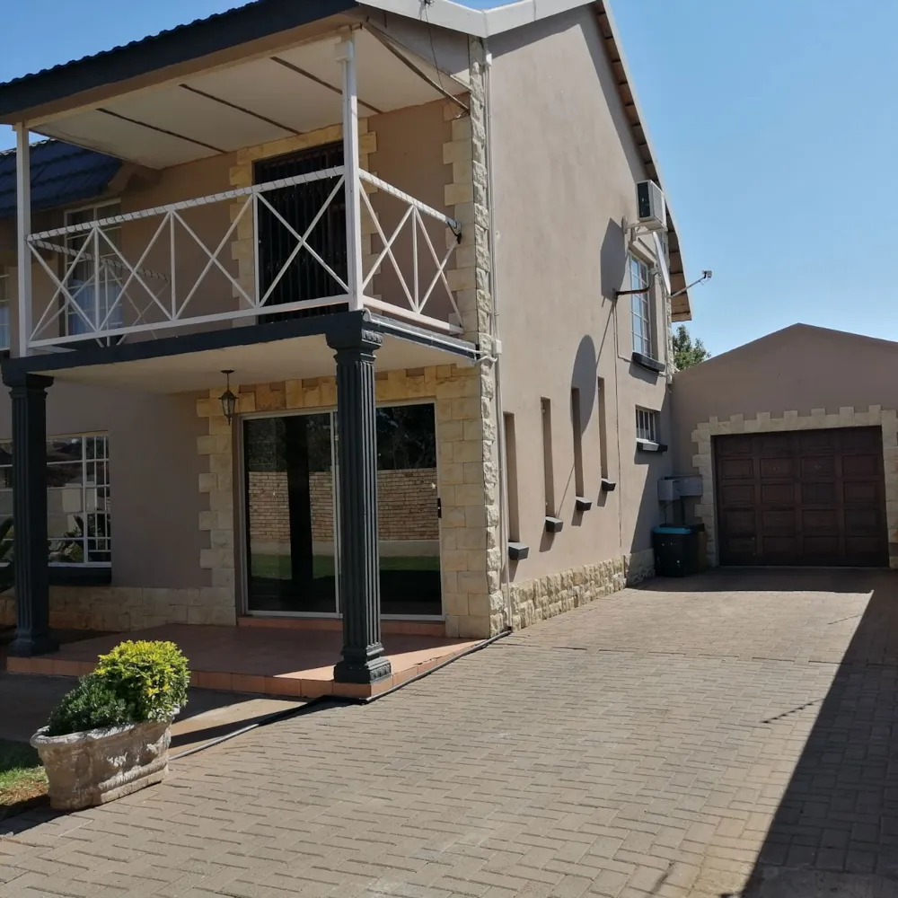 House for sale in Rhodesdene - 1KJ1656913 House for sale in Rhodesdene - 1KJ1656913