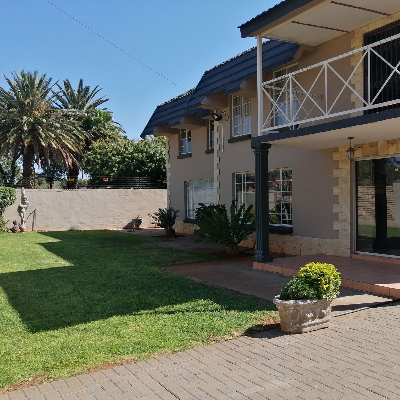 House for sale in Rhodesdene - 1KJ1656913