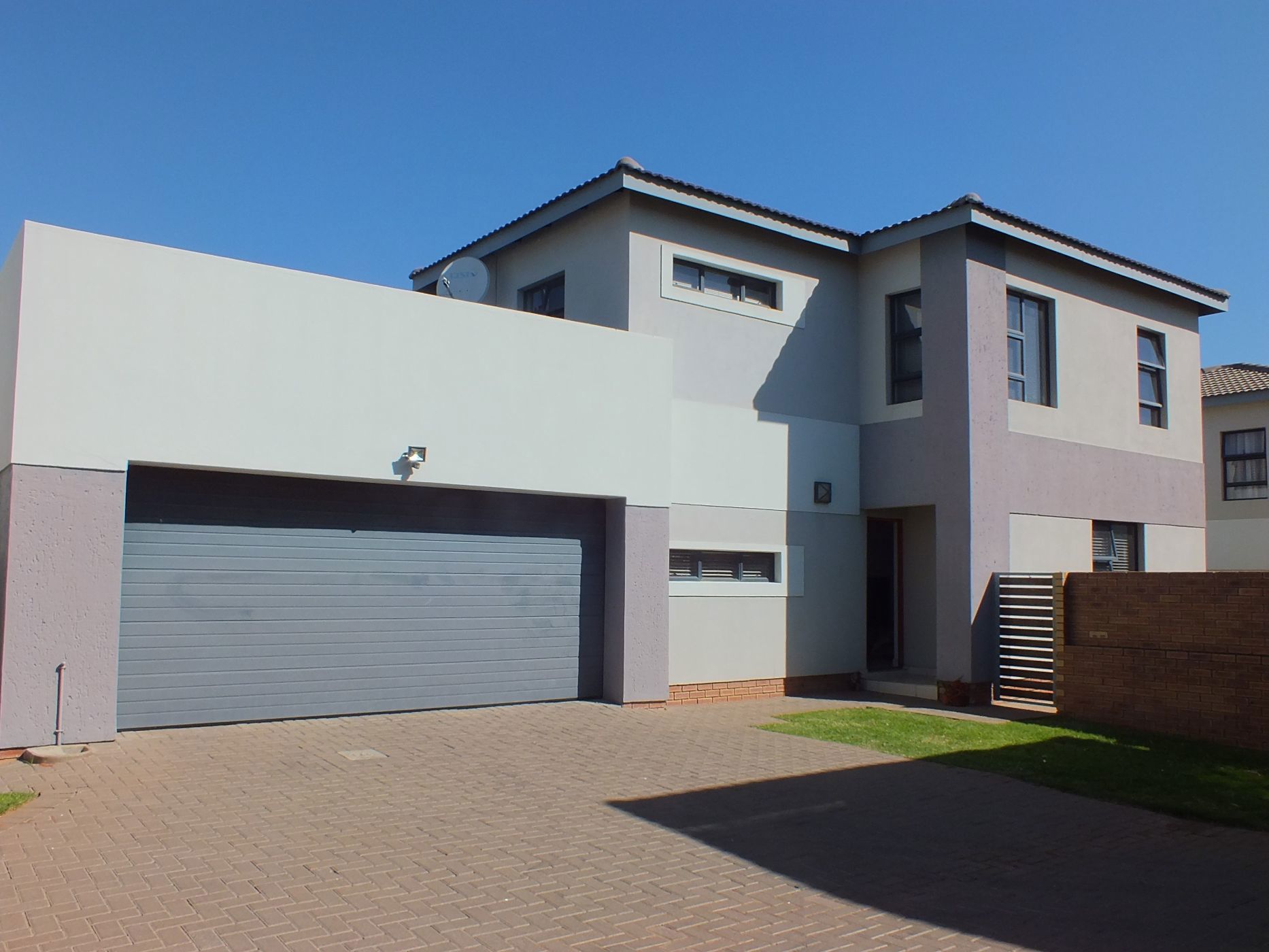 Security estate home for sale in Thatchfield - CN1656898