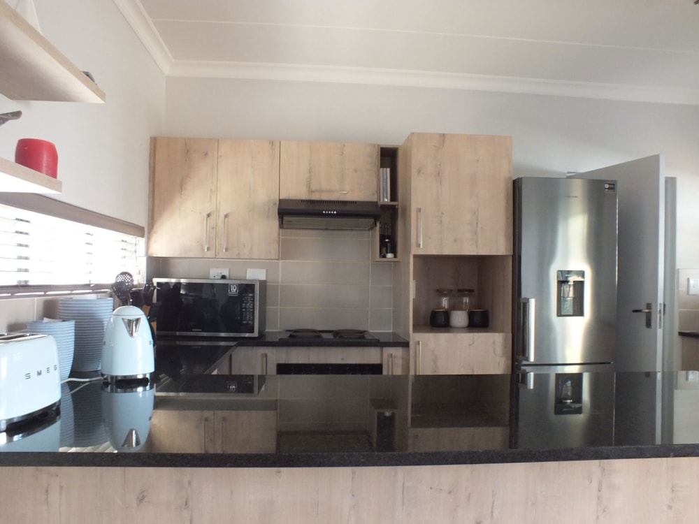 Security estate home for sale in Thatchfield - CN1656898