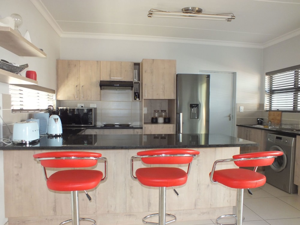 Security estate home for sale in Thatchfield - CN1656898