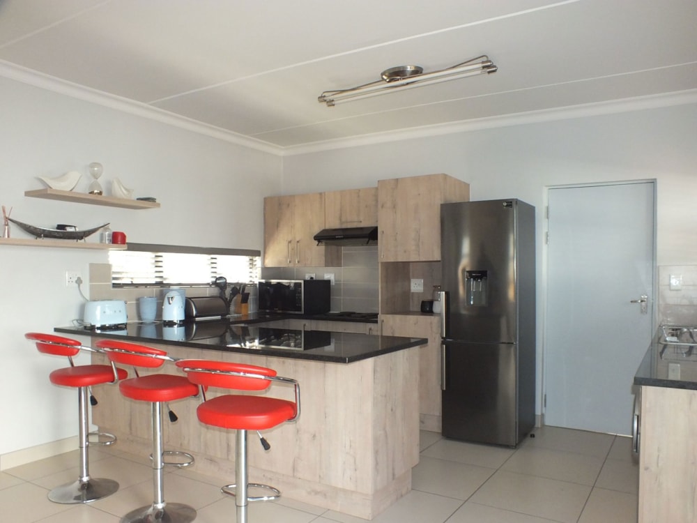 Security estate home for sale in Thatchfield - CN1656898