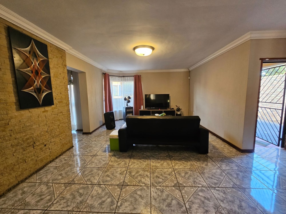 House for sale in Rensburg - 1SP1657097