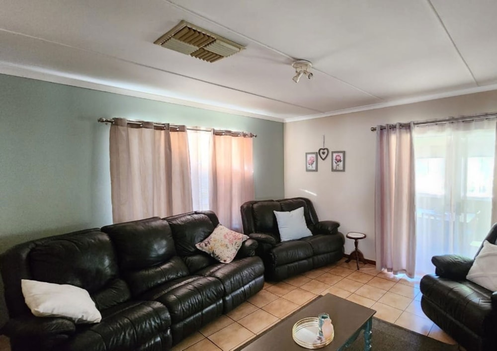 House for sale in Wesbank, Oudtshoorn - 1OU1657107 House for sale in Wesbank, Oudtshoorn - 1OU1657107
