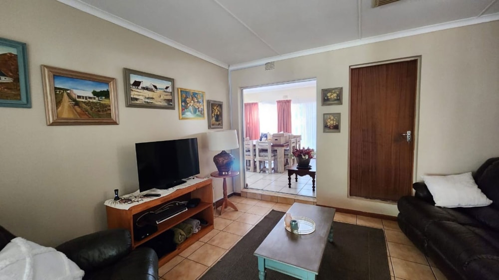 House for sale in Wesbank, Oudtshoorn - 1OU1657107 House for sale in Wesbank, Oudtshoorn - 1OU1657107