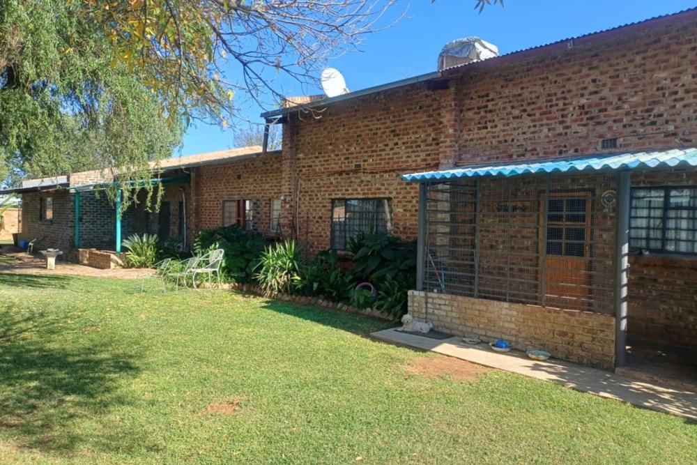 Aquaculture farm for sale in Schweizer-Reneke - 1KJ1657175 Aquaculture farm for sale in Schweizer-Reneke - 1KJ1657175