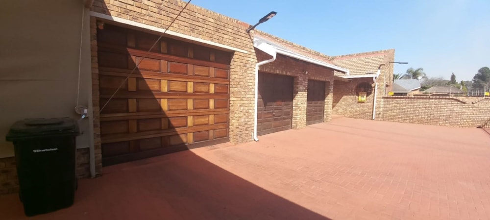 House for sale in New State Areas - 1SP1657883