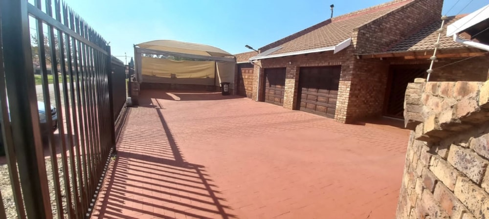 House for sale in New State Areas - 1SP1657883