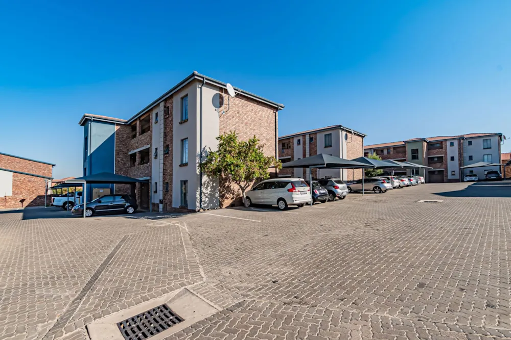 Apartment for sale in Rooihuiskraal North - CN1657810 Apartment for sale in Rooihuiskraal North - CN1657810
