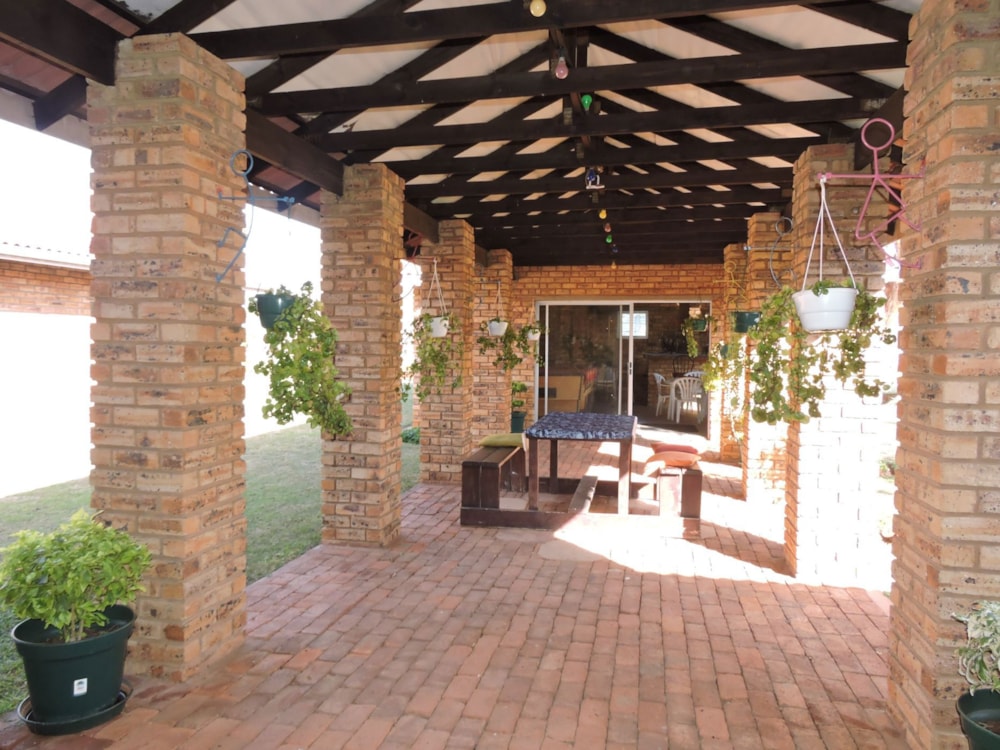 Smallholding for sale in Rustenburg - 1RU1657863