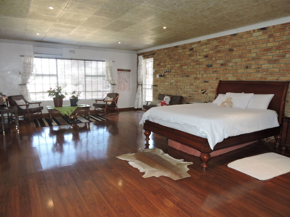 Smallholding for sale in Rustenburg - 1RU1657863