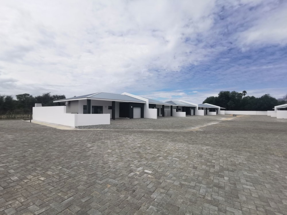 Security complex home for sale in Omaruru, Namibia - 3NM1658550