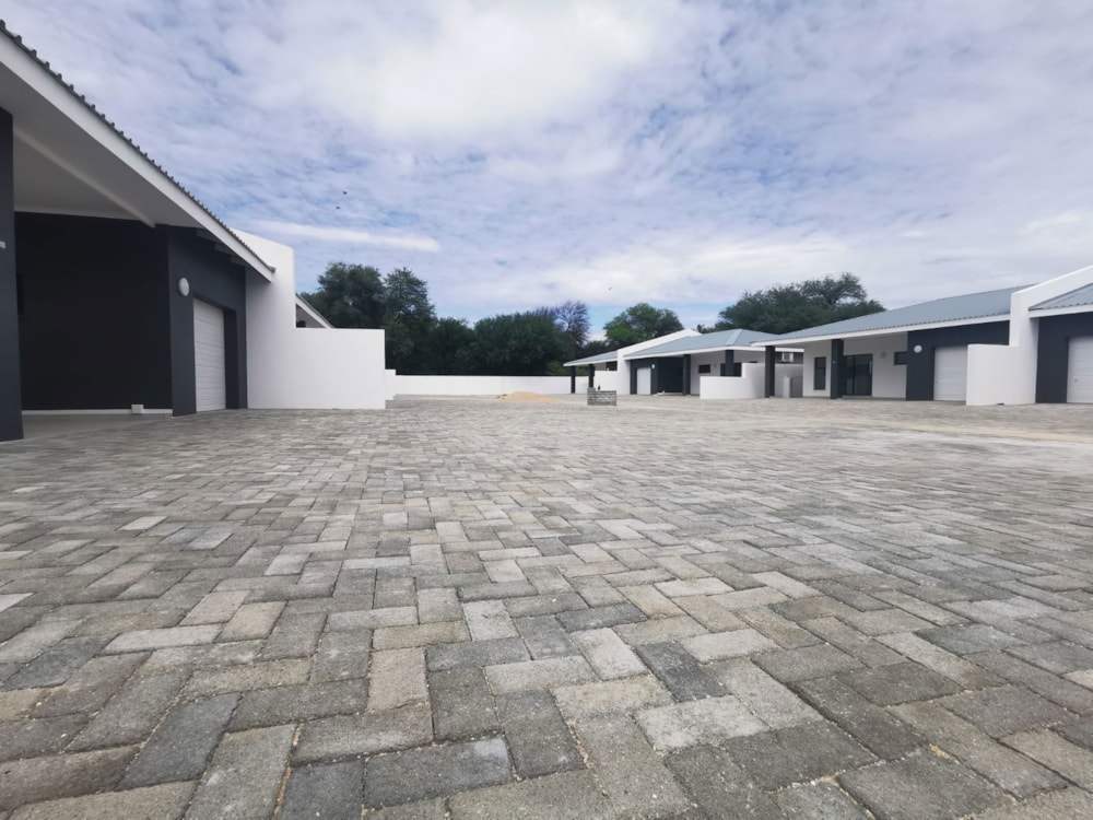 Security complex home for sale in Omaruru, Namibia - 3NM1658550