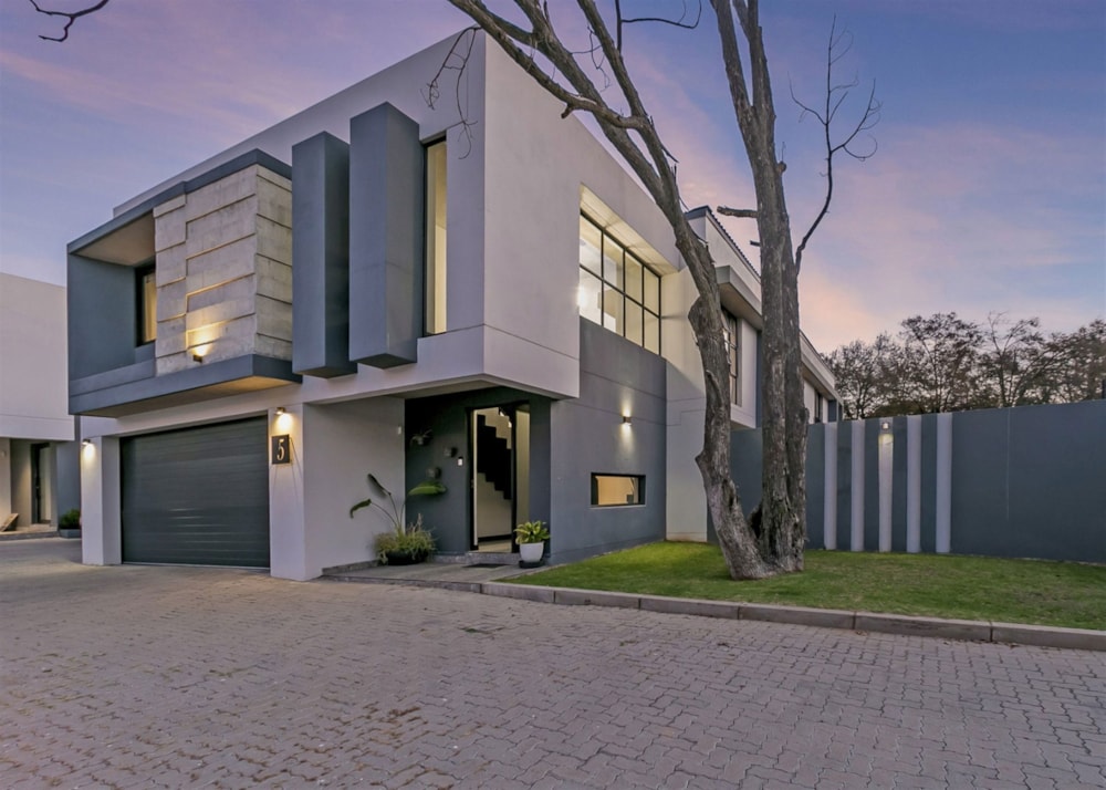 Double-storey cluster sold in Waverley, Johannesburg - HP1657975 Double-storey cluster sold in Waverley, Johannesburg - HP1657975