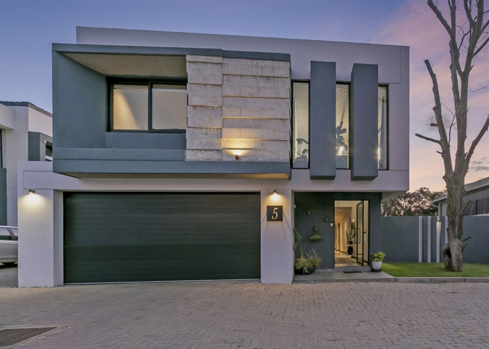 Double-storey cluster sold in Waverley, Johannesburg - HP1657975 Double-storey cluster sold in Waverley, Johannesburg - HP1657975