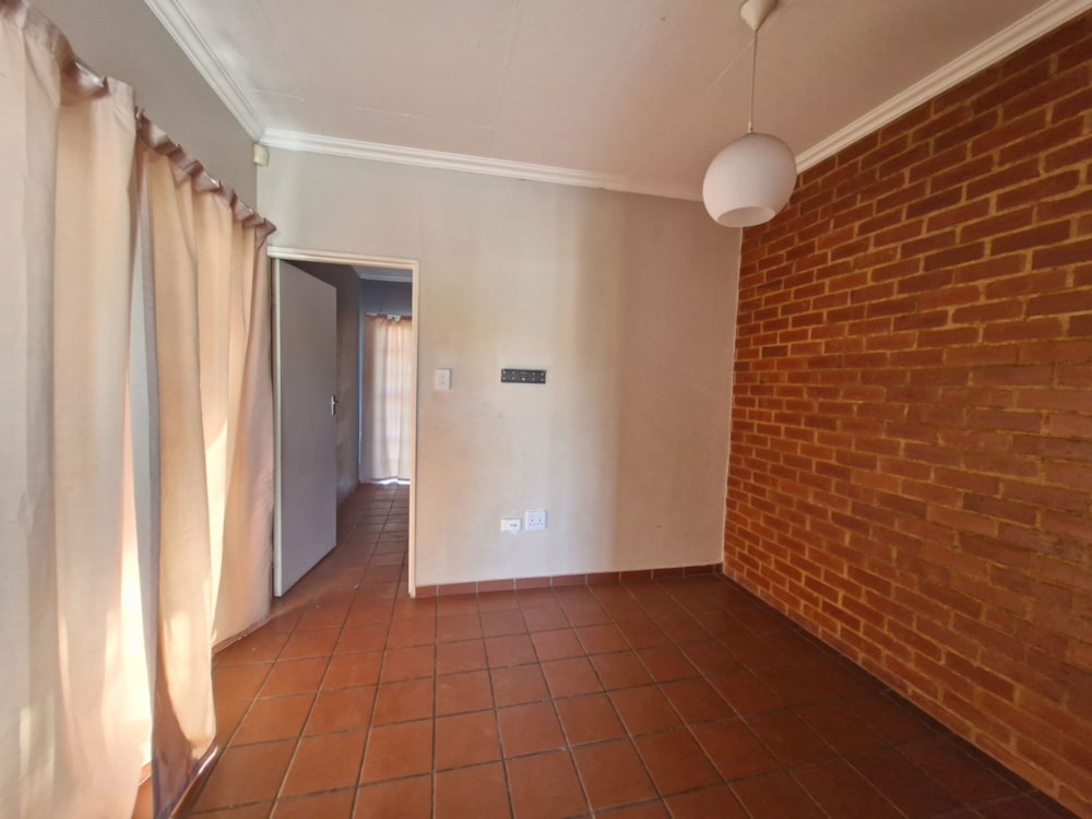 Bachelor apartment for sale in Rustenburg - 1RU1658473