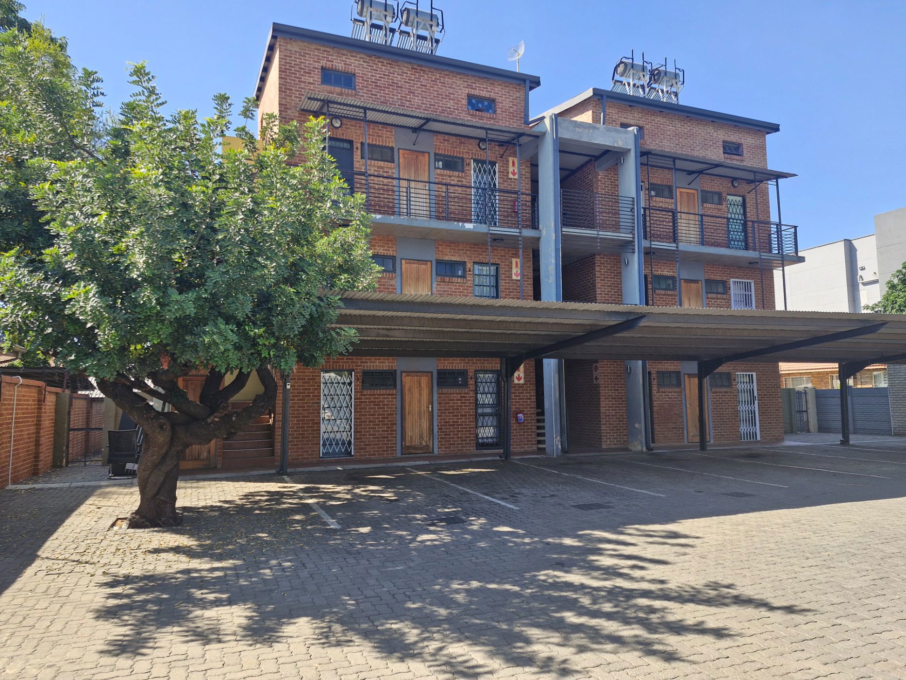 Bachelor apartment for sale in Rustenburg - 1RU1658473
