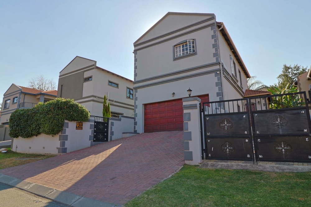 Security estate home sold in South Crest - 1AB1658508 Security estate home sold in South Crest - 1AB1658508