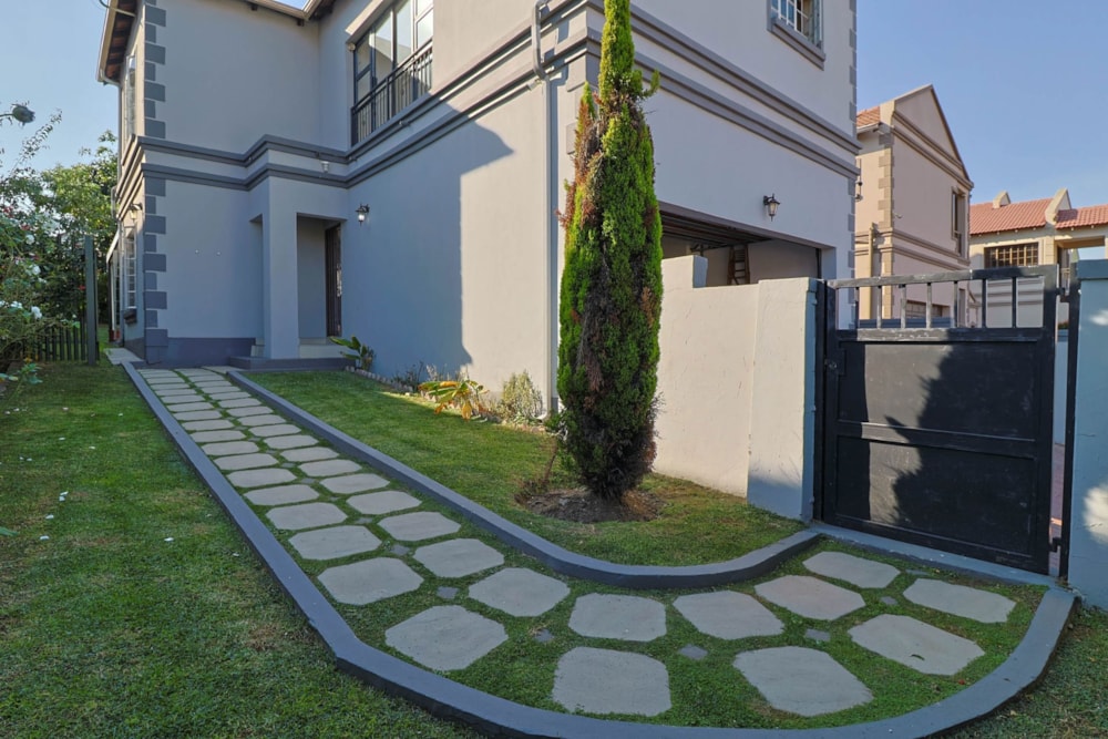 Security estate home sold in South Crest - 1AB1658508 Security estate home sold in South Crest - 1AB1658508