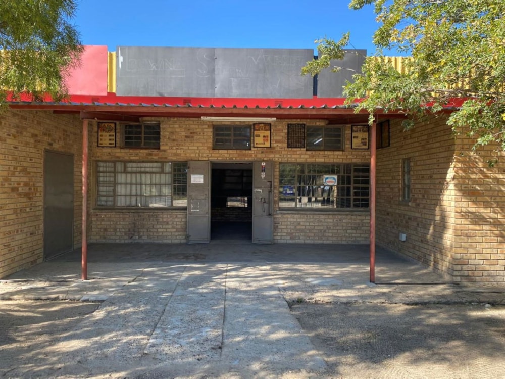 Commercial retail property for sale in Louwna - 1RN1692842 Commercial retail property for sale in Louwna - 1RN1692842