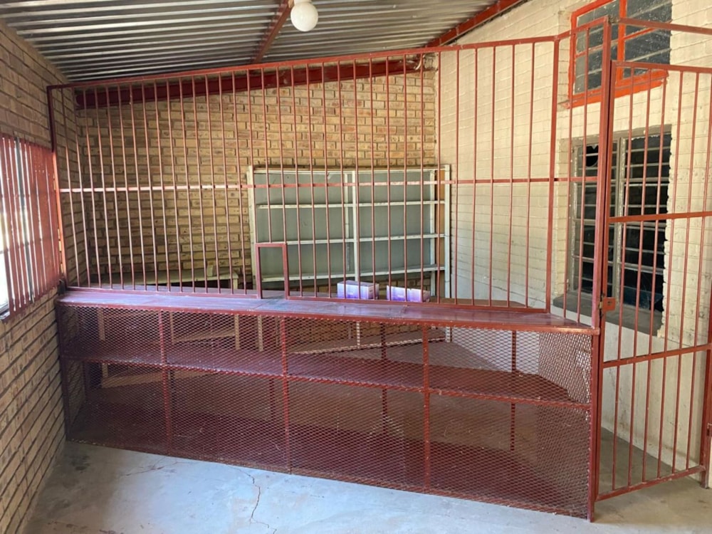 Commercial retail property for sale in Louwna - 1RN1692842 Commercial retail property for sale in Louwna - 1RN1692842