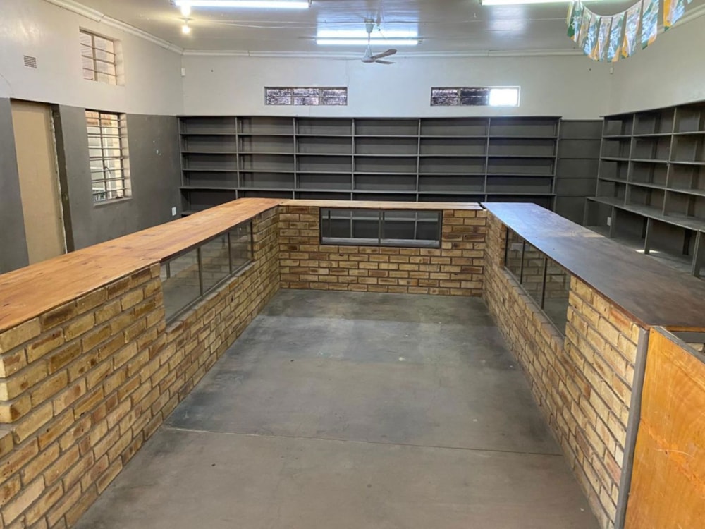 Commercial retail property for sale in Louwna - 1RN1692842 Commercial retail property for sale in Louwna - 1RN1692842