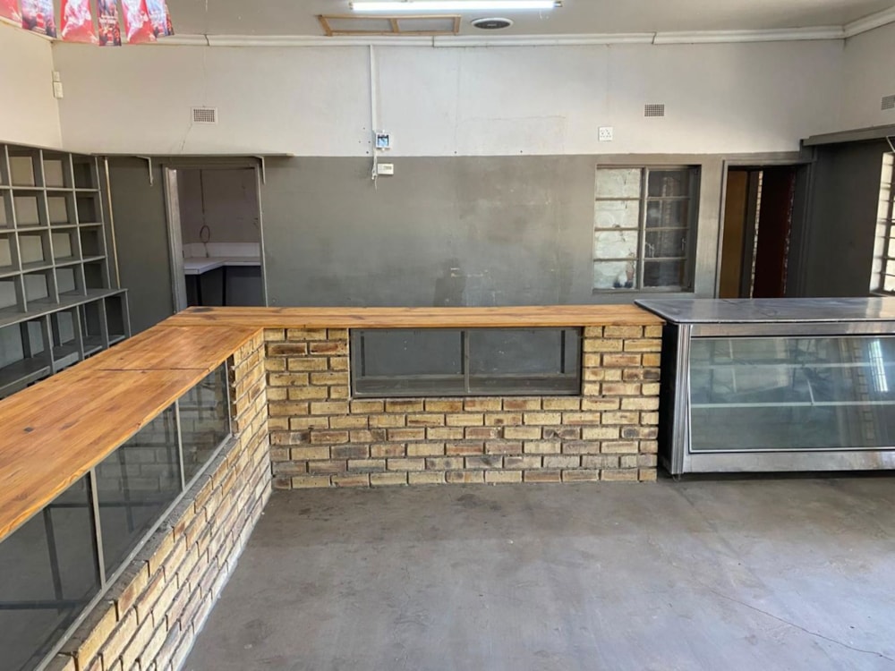 Commercial retail property for sale in Louwna - 1RN1692842 Commercial retail property for sale in Louwna - 1RN1692842