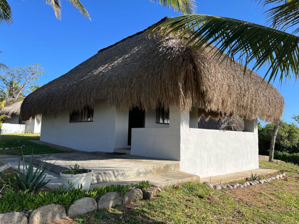 Beach bungalow for sale in Morrumbene, Mozambique - 3MQ1658991