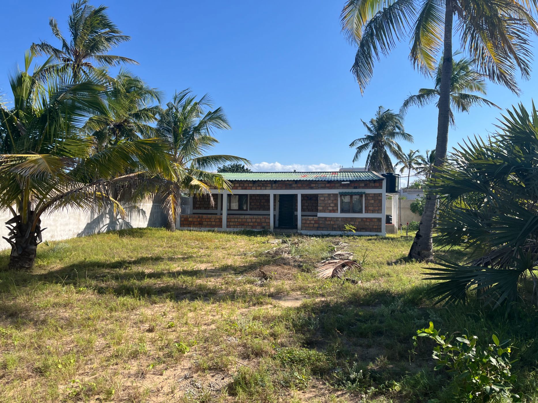 House for sale in Praia do Tofo, Mozambique - 3MQ1659375