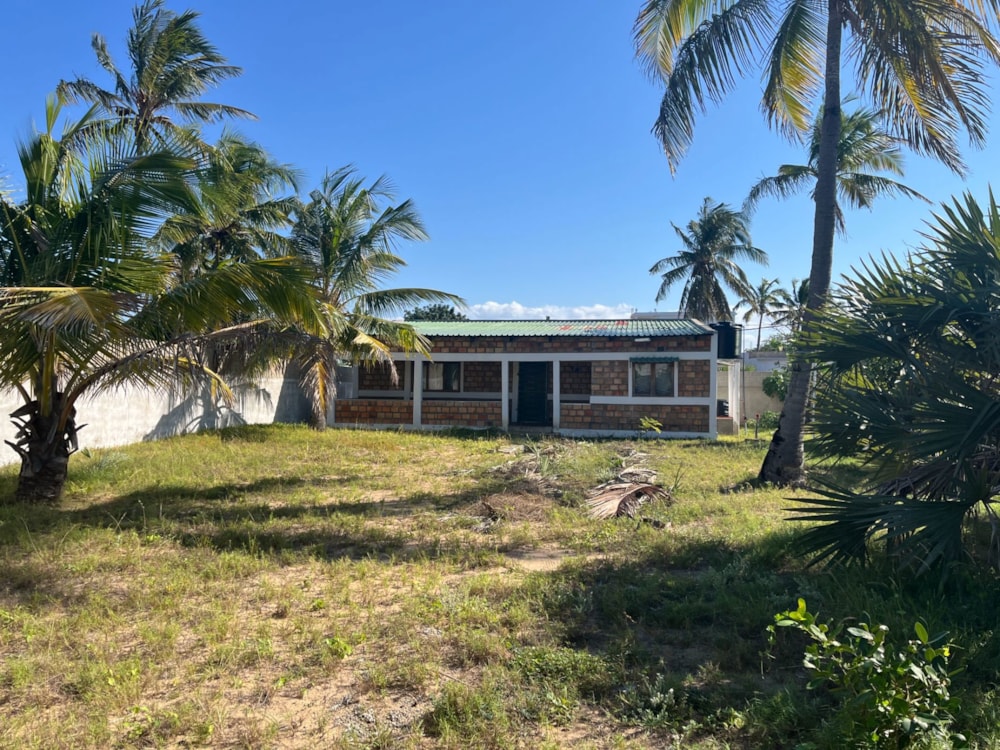 House for sale in Praia do Tofo, Mozambique - 3MQ1659375