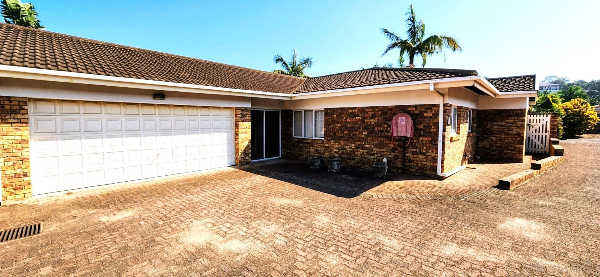 Townhouse for sale in Uvongo - 1PX1660082