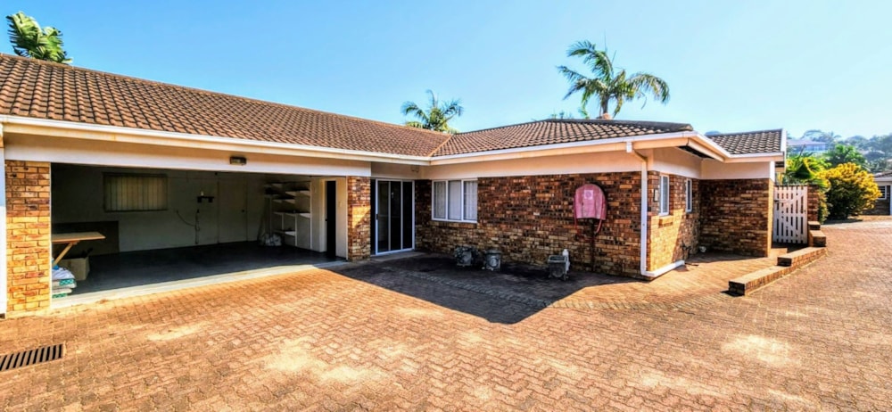 Townhouse for sale in Uvongo - 1PX1660082 Townhouse for sale in Uvongo - 1PX1660082