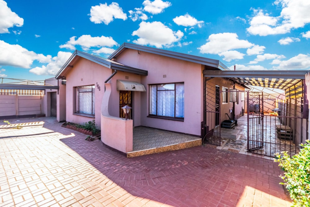 House for sale in Toekomsrus, Randfontein - 1KR1660088 House for sale in Toekomsrus, Randfontein - 1KR1660088