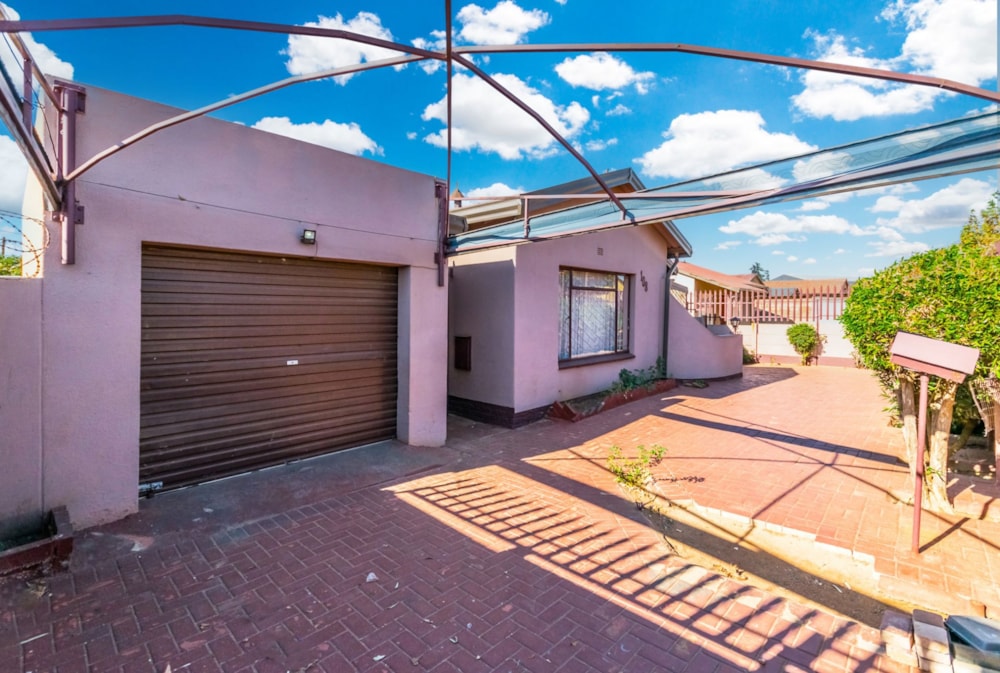 House for sale in Toekomsrus, Randfontein - 1KR1660088 House for sale in Toekomsrus, Randfontein - 1KR1660088