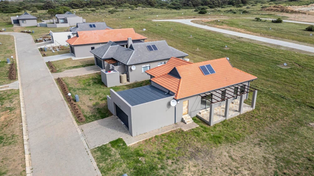 House for sale in Kidds Beach - 1ET1660042