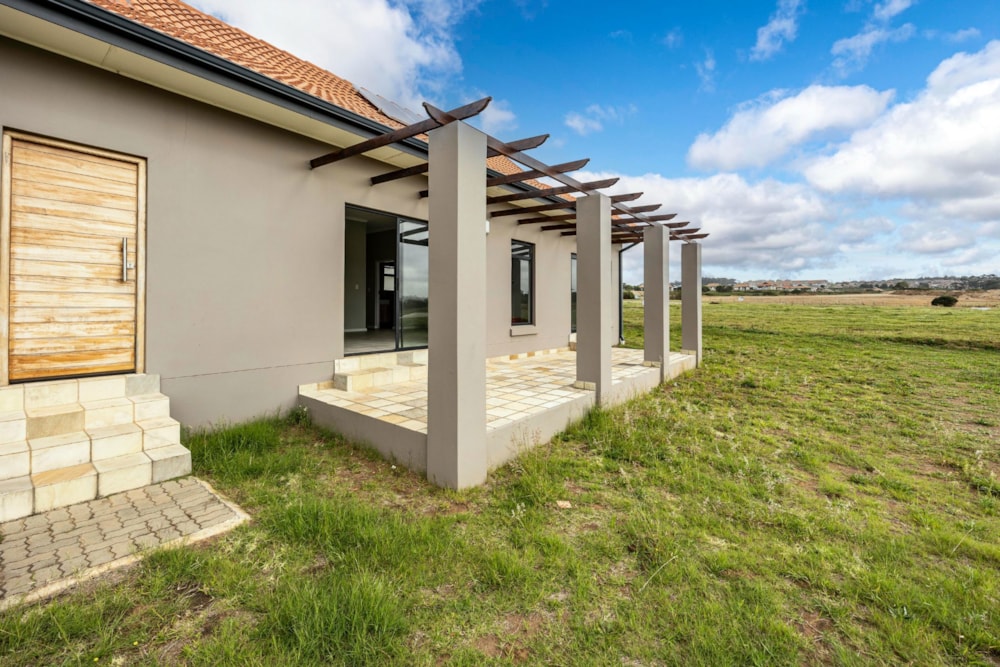 House for sale in Kidds Beach - 1ET1660042