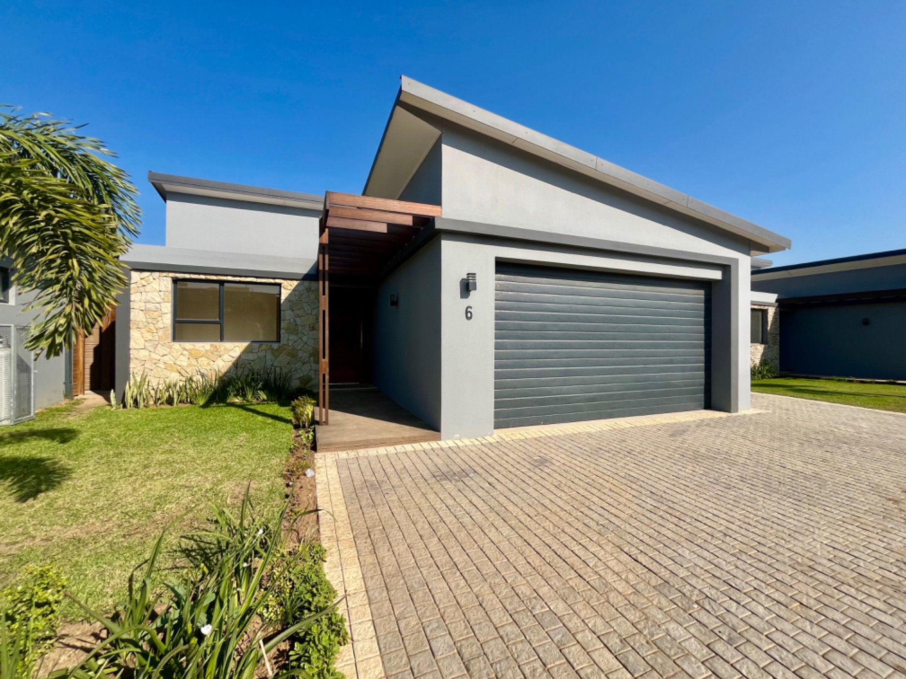 House for sale in Salt Rock - 1BD1660116