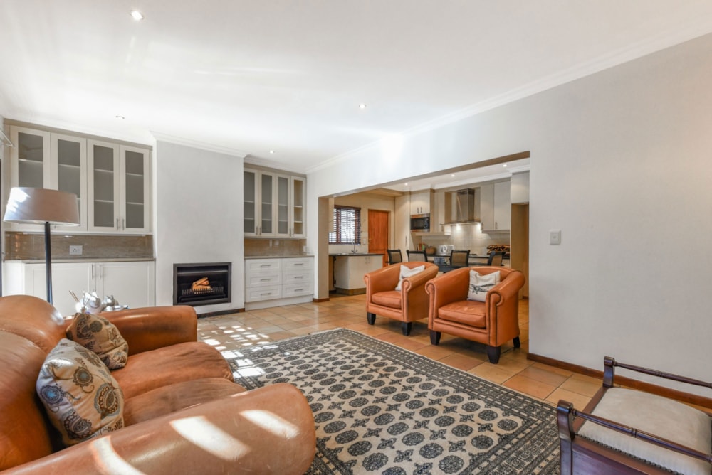 Cluster sold in Douglasdale - FW1659079 Cluster sold in Douglasdale - FW1659079