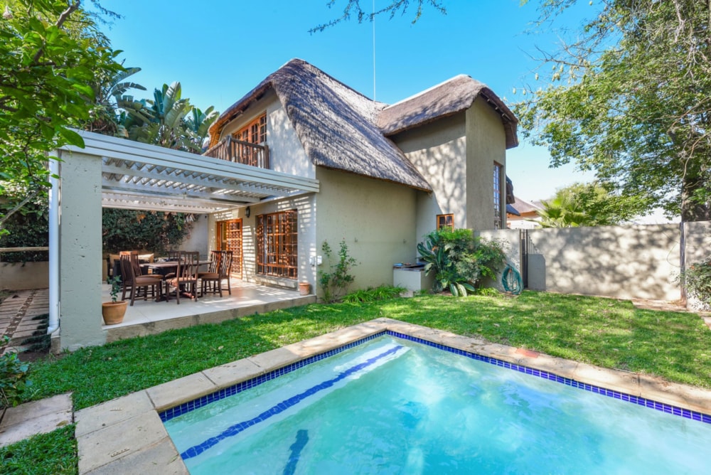 Cluster sold in Douglasdale - FW1659079 Cluster sold in Douglasdale - FW1659079