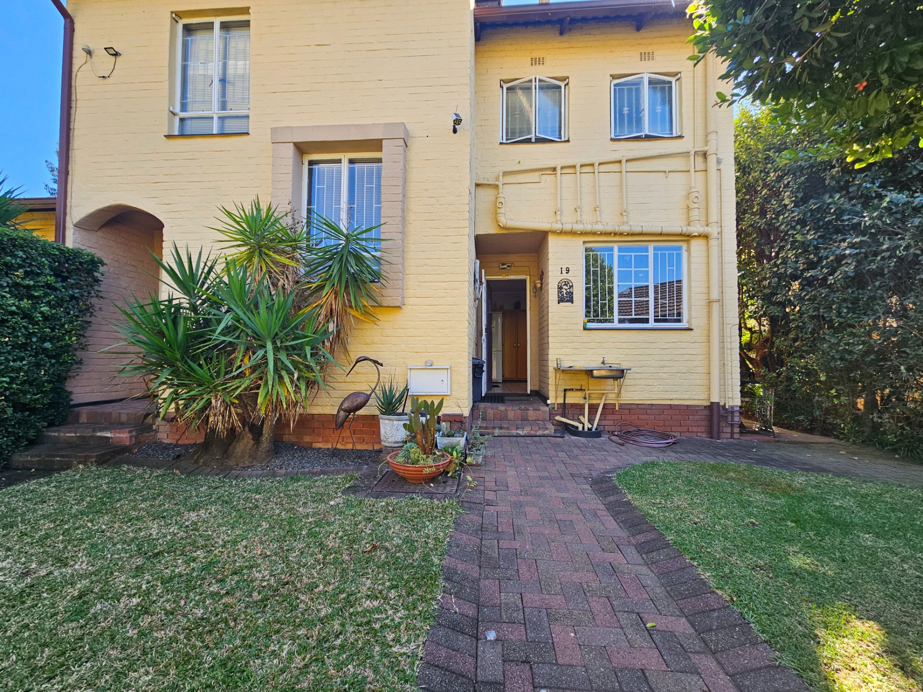 Apartment sold in Hutten Heights - 1NW1659278