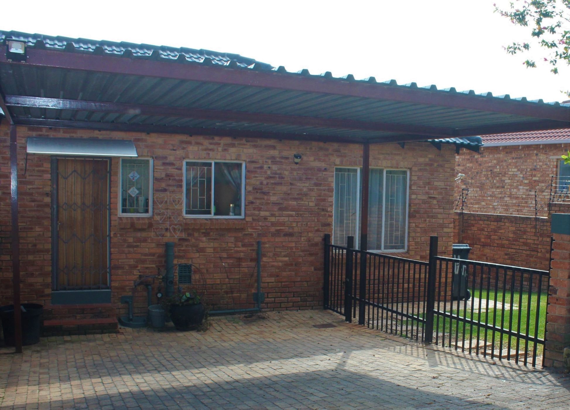 Townhouse to rent in Wilgeheuwel - RAL1732142