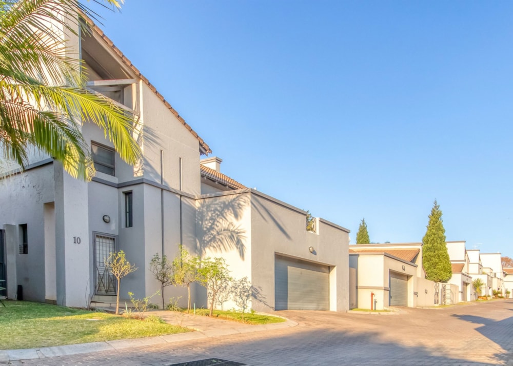 Double-storey cluster sold in Waverley, Johannesburg - HP1662310 Double-storey cluster sold in Waverley, Johannesburg - HP1662310