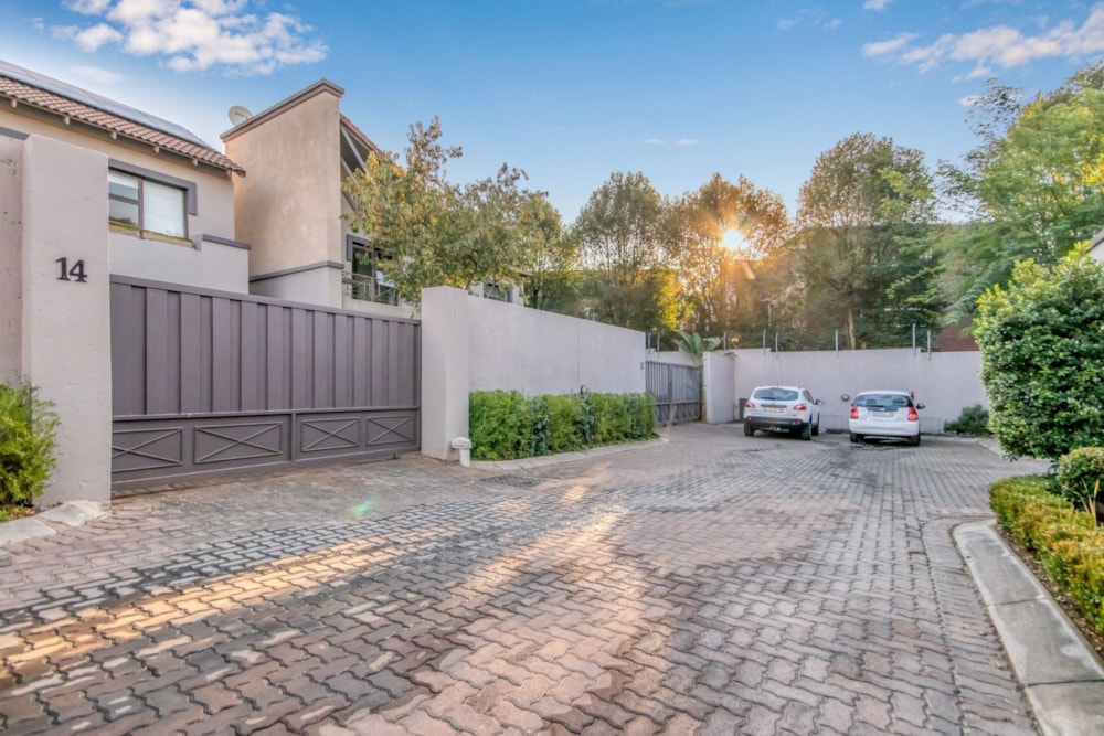 Double-storey cluster sold in Waverley, Johannesburg - HP1662310 Double-storey cluster sold in Waverley, Johannesburg - HP1662310