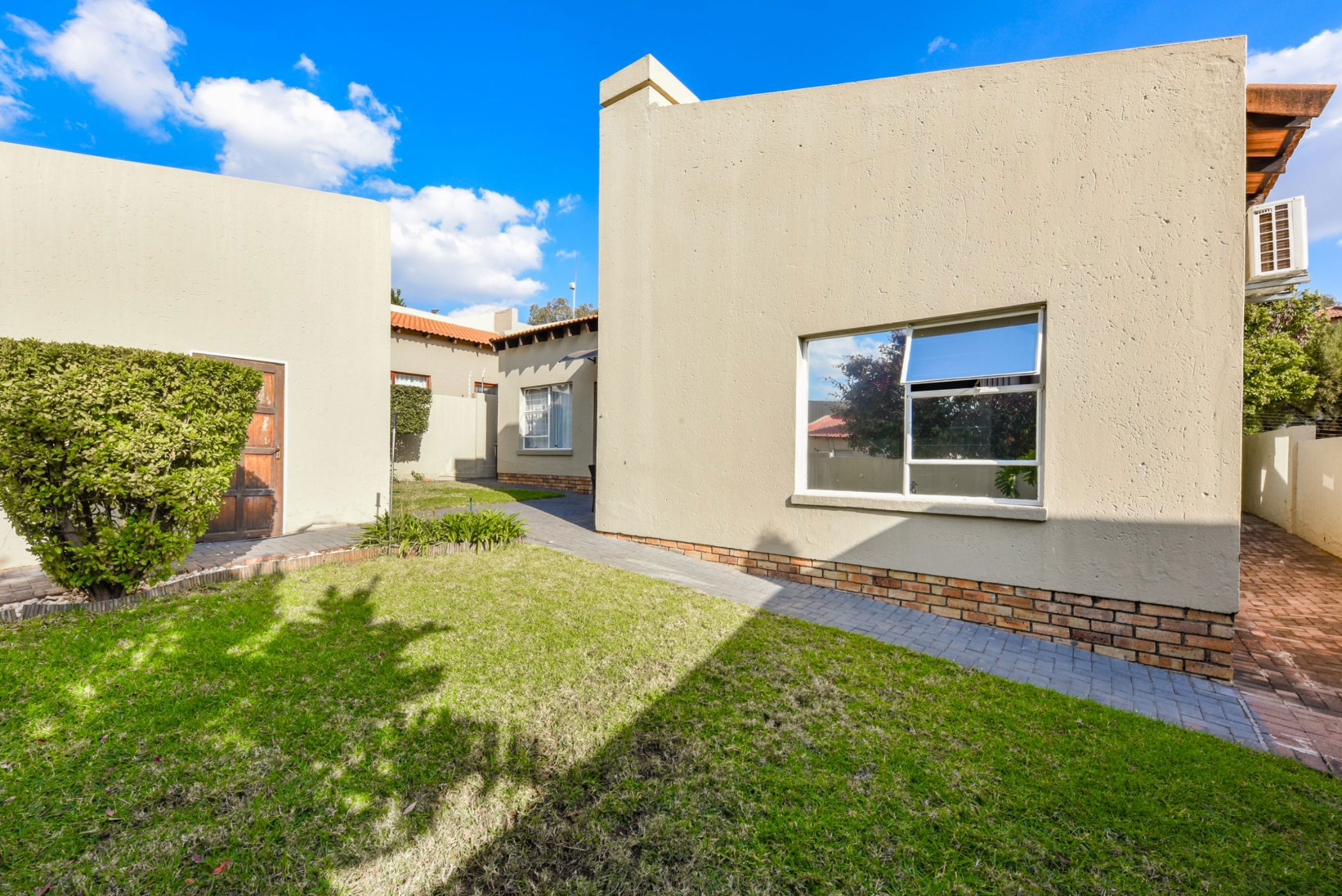 House sold in North Riding - FW1685709