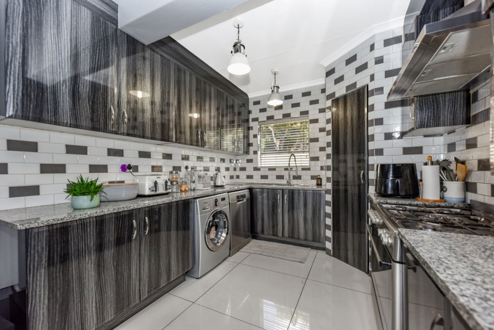 House sold in North Riding - FW1685709 House sold in North Riding - FW1685709