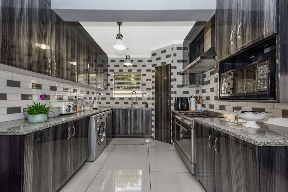 House sold in North Riding - FW1685709 House sold in North Riding - FW1685709