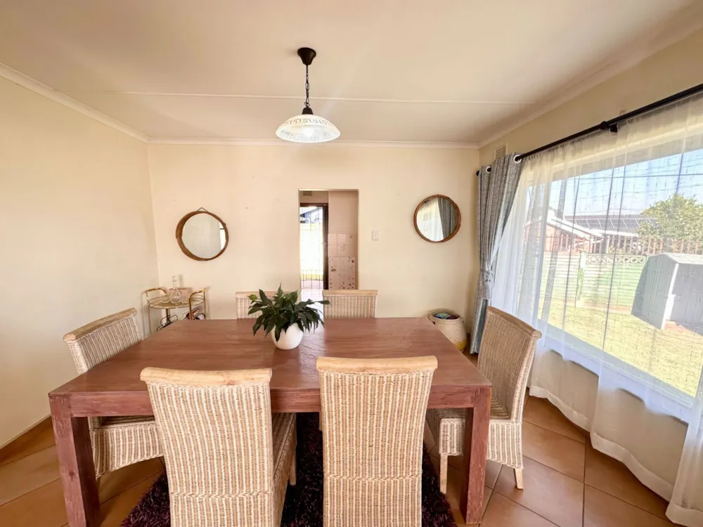 House sold in Hayfields - 1PM1738603